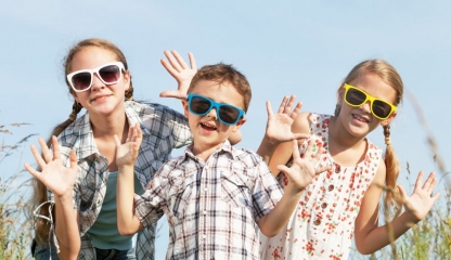 Sfaturi pentru alegerea ochelarilor de soare potriviți. Mare atenție de unde îi cumpărați!