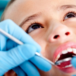 Problemele dentare care pot supune copiii la intervenţii chirurgicale