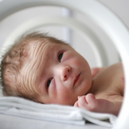 Tratamentul bolilor oculare la nou-născuţii prematur. „Detectarea în timp util opreşte progresia bolii”