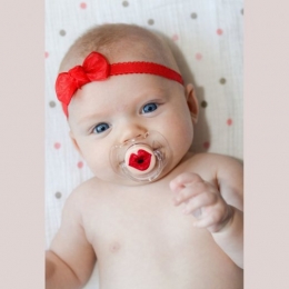 Cât de indicat este să le dăm copiilor suzetă. "Atenţie, aceasta este sursa multor îmbolnăviri"