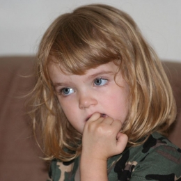 Dezvăţaţi copiii de rosul unghiilor! Acest obicei nu este benefic