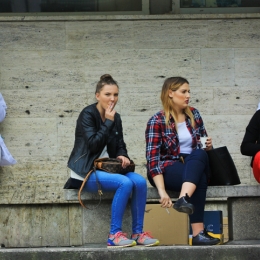 "Cafeneaua" din faţa Policlinicii 1. Medicii, "la şuetă" cu pacienţii