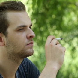 Fumatul accentuează durerile de spate