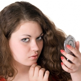 Compresele calde ameliorează durerile date de herpes