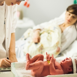 Cum se manifestă hipoglicemia la nou-născut. Cauze şi simptome