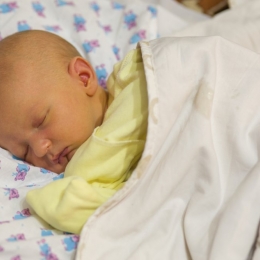Icterul la nou-născuţi se vindecă în circa două săptămâni
