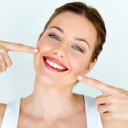 Păstraţi-vă igiena orală! Periaţi-vă regulat dinţii!