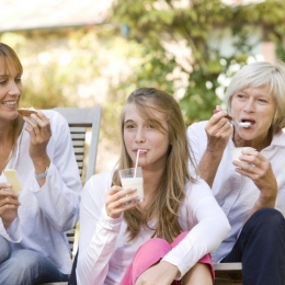 Care sunt simptomele specifice intoleranţei la lactoză