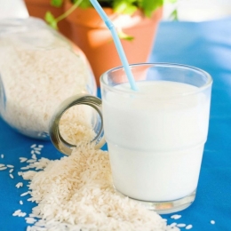 Încercaţi laptele de orez sau migdale! Este delicios şi sănătos