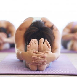 Ce este practica yoga: de la exerciţii fizice la călătoria minţii