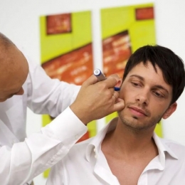 Usturoiul și uleiul de măsline vă scapă de mâncărimile urechilor