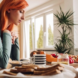 Mâncatul pe fond nervos ne leagă de grăsimi nesănătoase