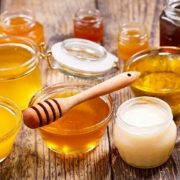 Medicii susțin că mierea nu este recomandată sugarilor