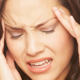 Migrenele au caracter ereditar. Ce declanşează durerile de cap
