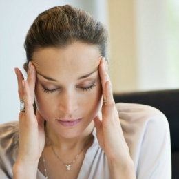 Migrena debutează cu stări de greaţă şi vărsături