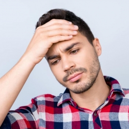 Migrenele vă dau bătăi de cap? Care sunt factorii declanșatori