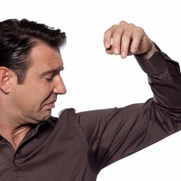 Remedii naturale pentru a scăpa de mirosul neplăcut de la subraț