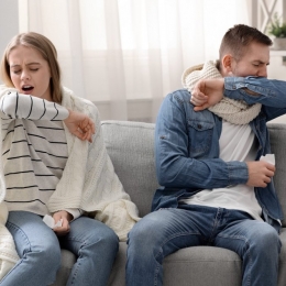 O cantitate mare de mucus poate provoca tuse și probleme respiratorii