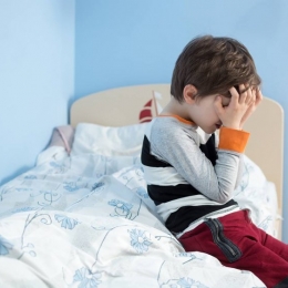 De ce udă copiii patul în timpul nopții?