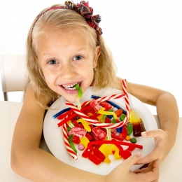Nu mai recompensaţi copiii cu dulciuri! Îi îmbolnăviţi de diabet