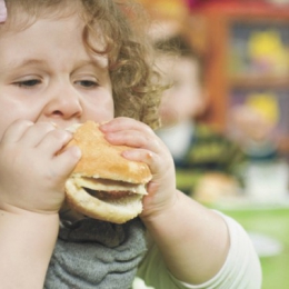 Ai grijă de greutatea copilului tău! Obezitatea duce la afecţiuni grave