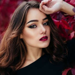 Atenţie la produsele cosmetice folosite! Unele obiceiuri duc la apariția acneei