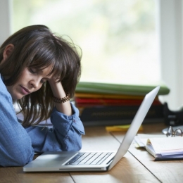 Oboseala accentuată este, uneori, un semn al infecțiilor urinare