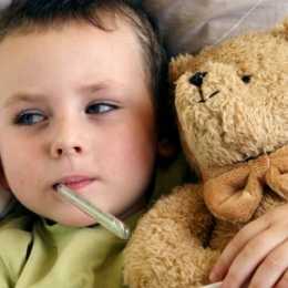 Nevaccinarea a băgat în spital zeci de copii. Majoritatea suferă de scarlatină şi oreion