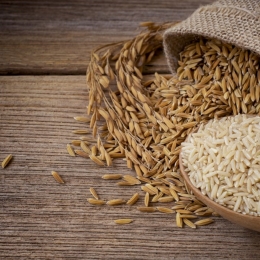 De ce este mai bine să consumaţi orez brun şi nu orez alb