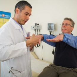 Boala Parkinson poate afecta şi persoanele de vârstă tânără