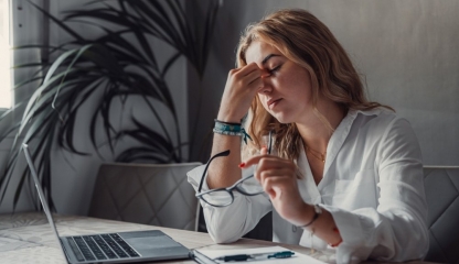 Ochi obosiți de la statul prelungit la ecran? Află cum să-i protejezi