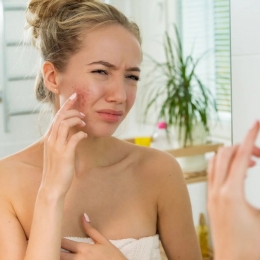 Atenție la produsele cosmetice! Unele vă pot înroși sau descuama tenul