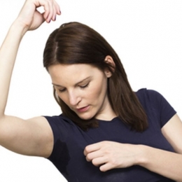 Pielea subrațului și-a schimbat culoarea? Ce puteți face