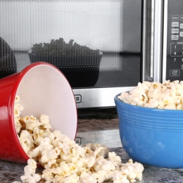 Popcornul preparat la microunde provoacă dezechilibre hormonale