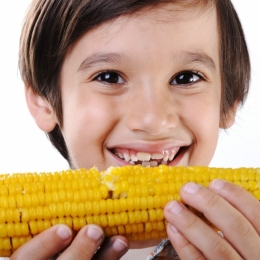 Porumbul fiert, deliciul verii. De ce trebuie consumat în fiecare zi