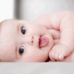 Cele mai frecvente probleme intestinale la bebeluşi sunt refluxul şi vărsăturile