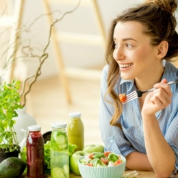Proteinele în alimentație. Cum știm dacă le consumăm insuficient