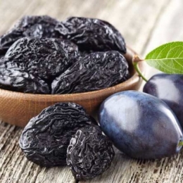 Prunele, recomandate în caz de constipaţie