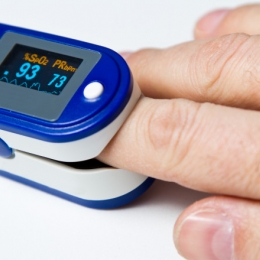 Controlarea pulsului degetului, utilă în detectarea bolilor cardiovasculare