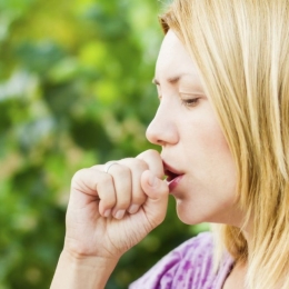 Fumatul, printre cauzele cele mai frecvente ale răguşelii