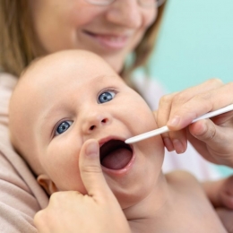 Rinofaringita se manifestă, cel mai des, prin febră şi obstrucţie nazală
