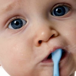 Igiena orală se învaţă încă de la apariţia primului dinte