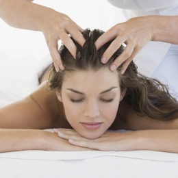 Masajul scalpului- o metodă care vă ajută să aveţi un păr sănătos