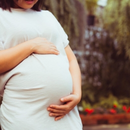 Rubeola poate opri din evoluţie sarcina femeilor gravide
