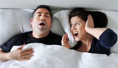 Ce probleme se pot ascunde în spatele sforăitului