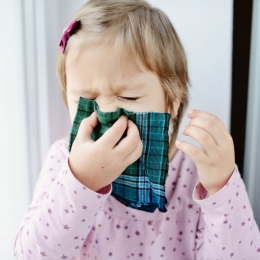 Sinuzita afectează şi copiii mici. Antibioticul este necesar!