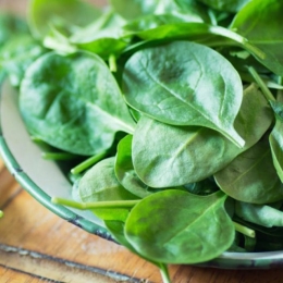 Spanacul, o buruiană plină de antioxidanți, vitamine și minerale