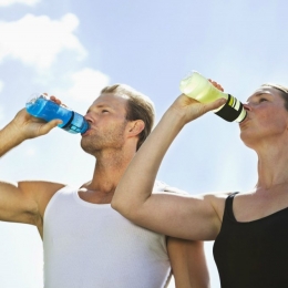 Băuturile energizante afectează ficatul și slăbesc capacitatea de concentrare