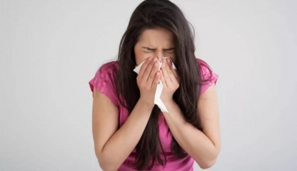 Strănutați des? Există remedii naturale care pot stopa fenomenul