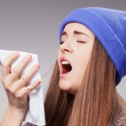 Strănutul poate apărea şi din cauza luminii